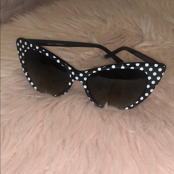 Retro black polka dot cat eye sunglasses